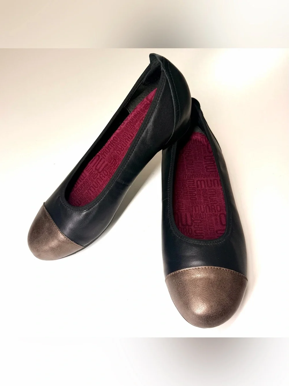 Munro Women’s Henlee Black/Bronze Leather Flats Shoes Size- 8 Wide